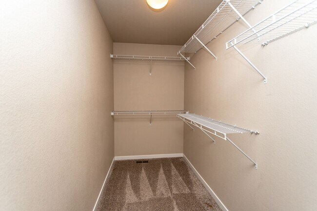 Building Photo - Beautiful Home with Stunning Views!