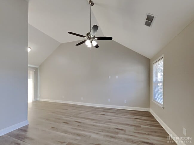 Building Photo - 2300 Saluda Dr