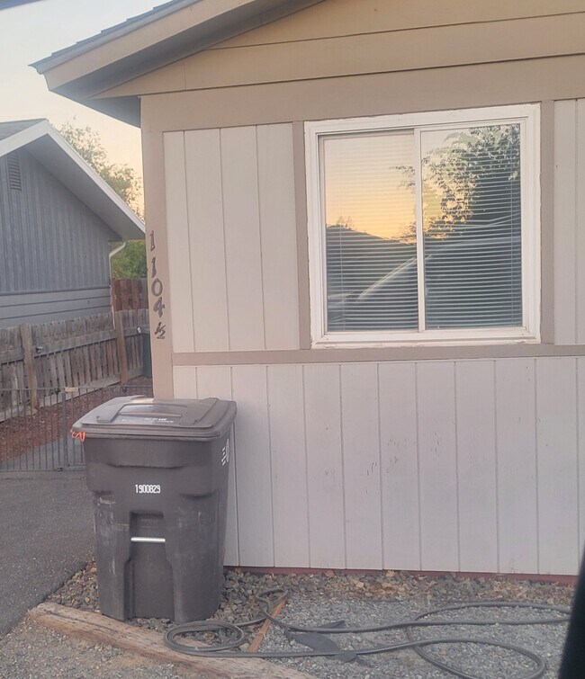 1104.5 40th ave - 1104 S 40th Ave