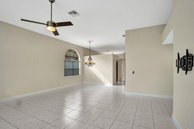 Building Photo - 16658 La Mesa Dr