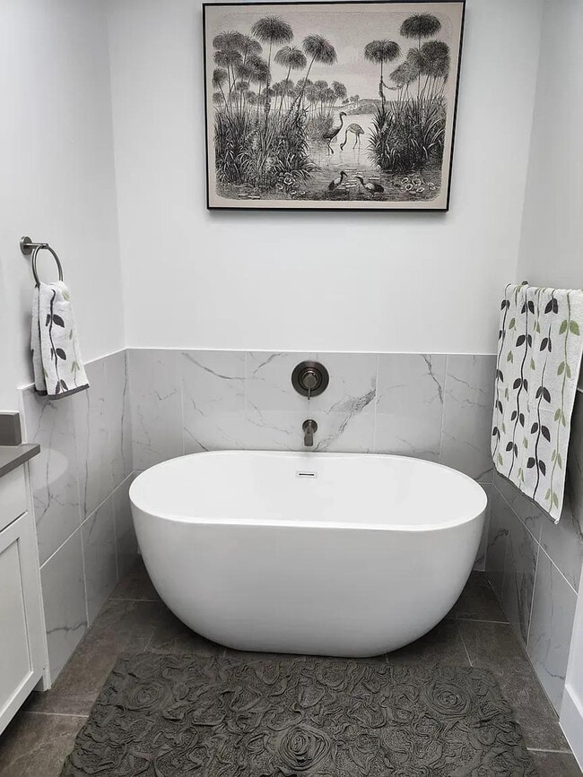 Building Photo - 1680 Memorial Dr SE