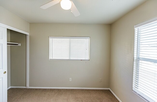 Building Photo - 4 Bedroom home located in Silverado Ranch