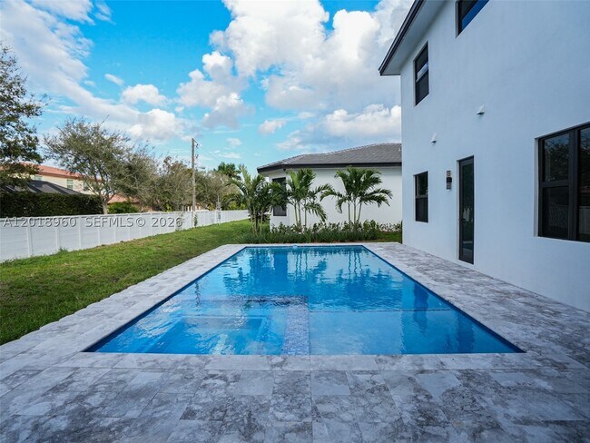 Building Photo - 13004 Davie Oaks