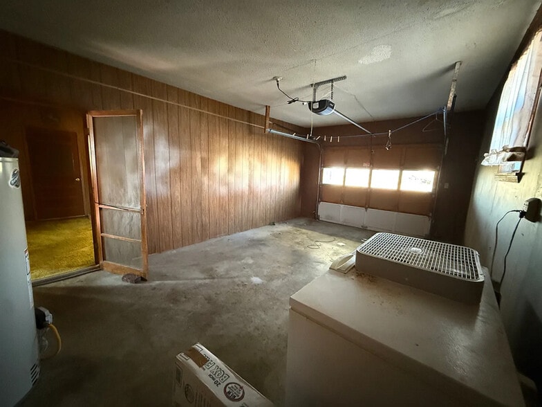 Building Photo - 4410 E 26th St