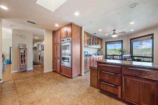 Building Photo - 604 Rolling Green Dr