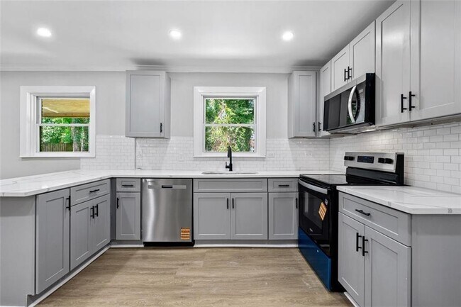 Building Photo - 1905 Fort Valley Dr SW