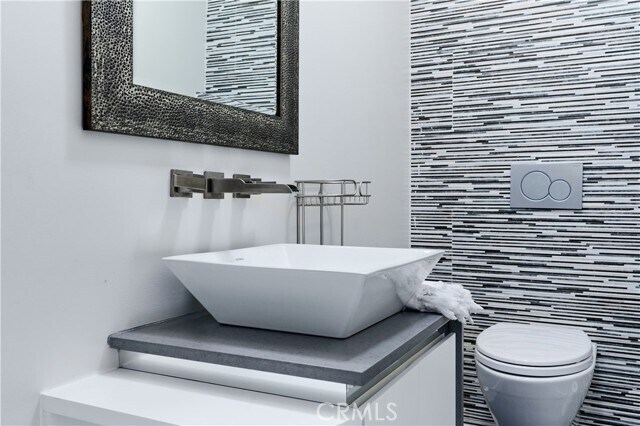 Building Photo - 6550 Smoke Tree Ave