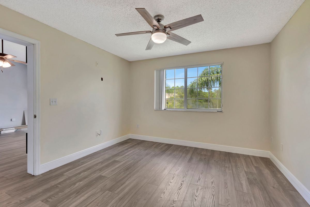 Building Photo - 600 Crestwood Ct N