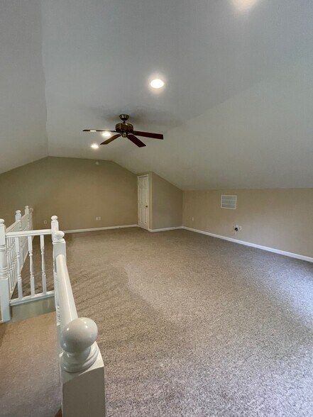 Building Photo - 10751 Ruckle St
