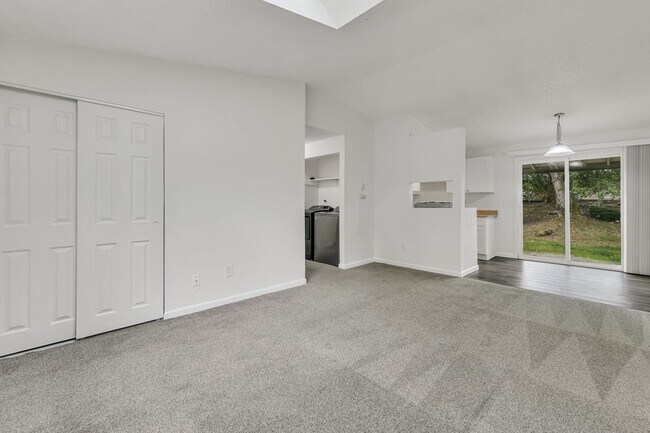 Building Photo - 5607