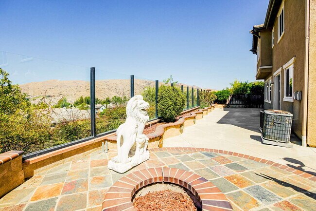 Building Photo - Experience Scenic Luxury in This Spectacular 4-Bed+Office/4-Bath Home Within the Exclusive Sycamo...