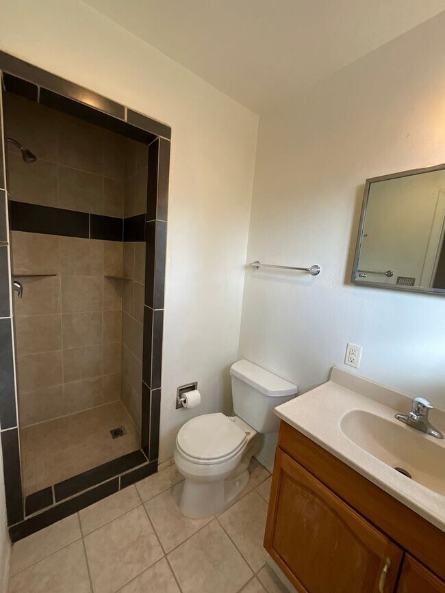 Building Photo - 4 Bedroom Single Story Home Available Near...