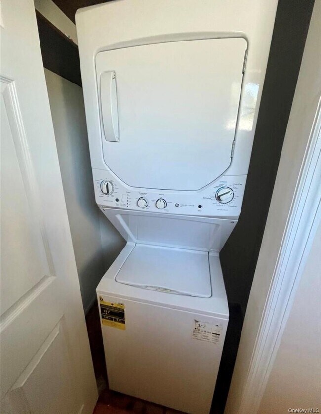 Building Photo - 10 Burnside Ave