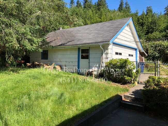 Building Photo - N. Fir, CQ: 2bdrm 1 ba