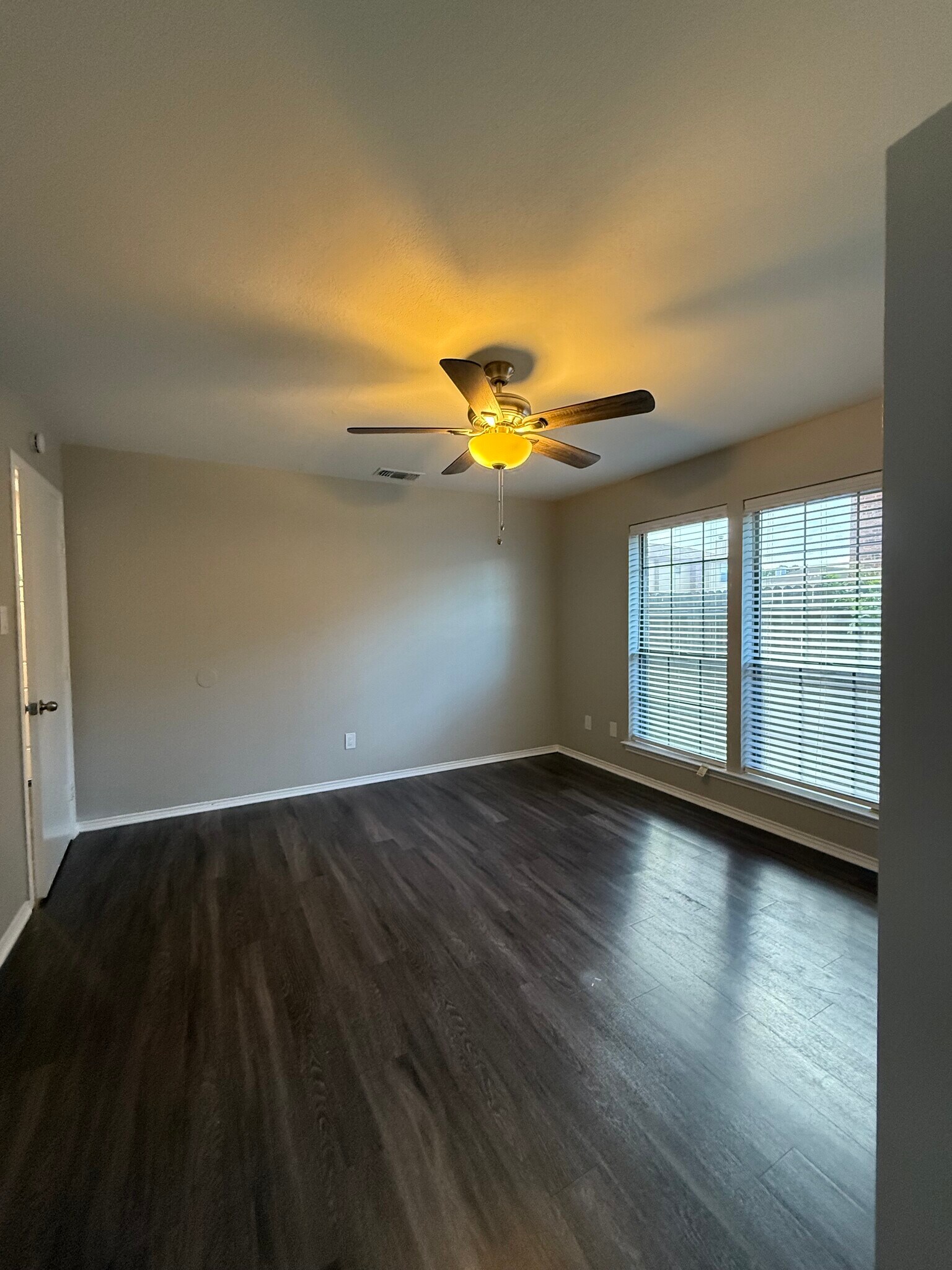 Building Photo - 210 Shrum Ct