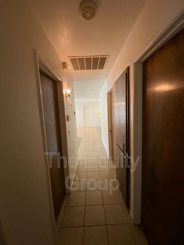 Building Photo - 1927 S Julieann Ct