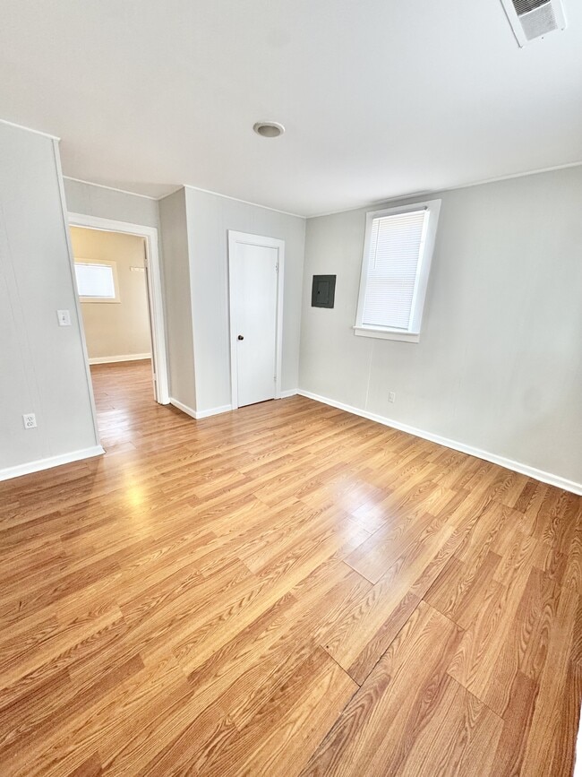 Building Photo - 2629 E Victory Ct