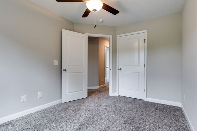 Building Photo - 4 Bedroom Dog Friendly Home For Rent Near Guthrie!