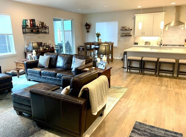 Building Photo - Beautiful New 2-Story Poulsbo Home