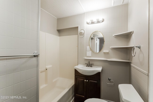 Building Photo - 3114 Hampton Ave E