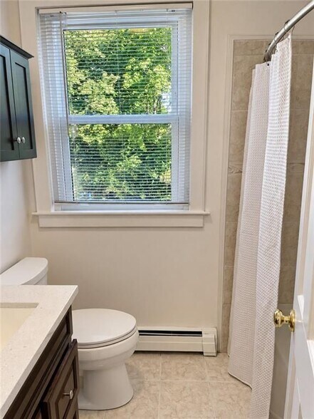 Building Photo - 571 Bellevue Ave