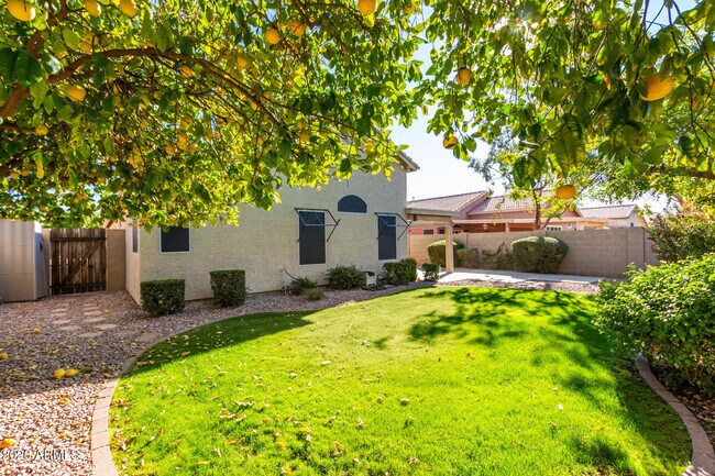 Building Photo - 18624 N 2nd Ave