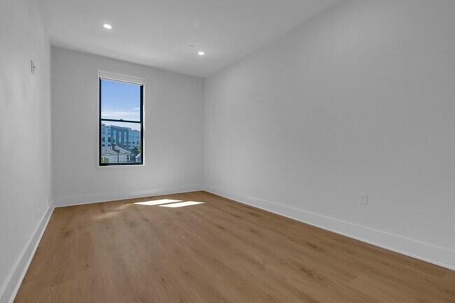 Building Photo - 69 Bailey St