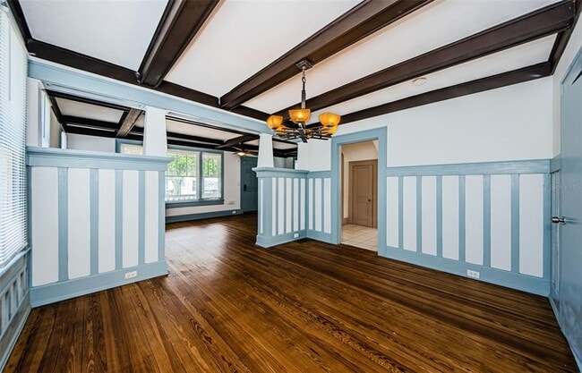 Building Photo - 620 Earle Ave N