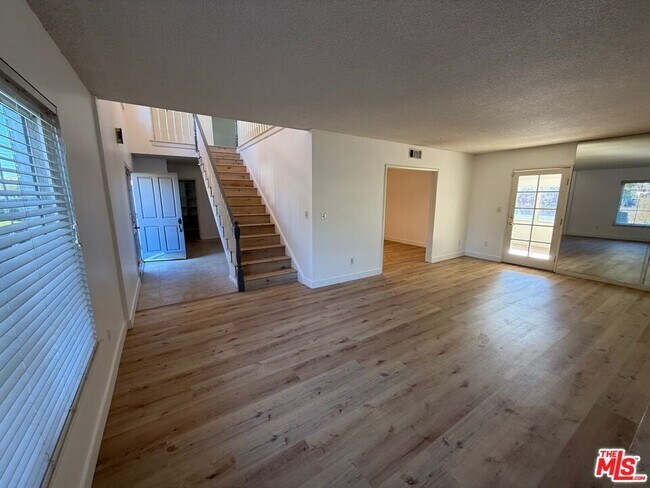 Building Photo - 8031 Melba Ave