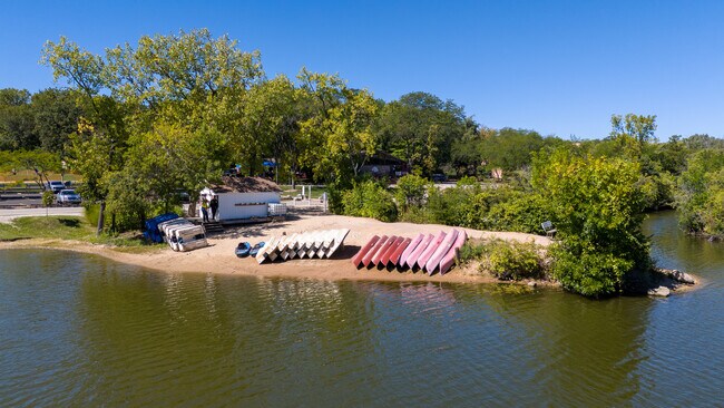 Building Photo - 5600 Hillcrest Ln