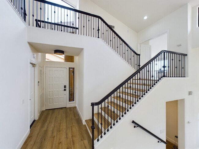 Building Photo - 2543 Caminito Muirfield