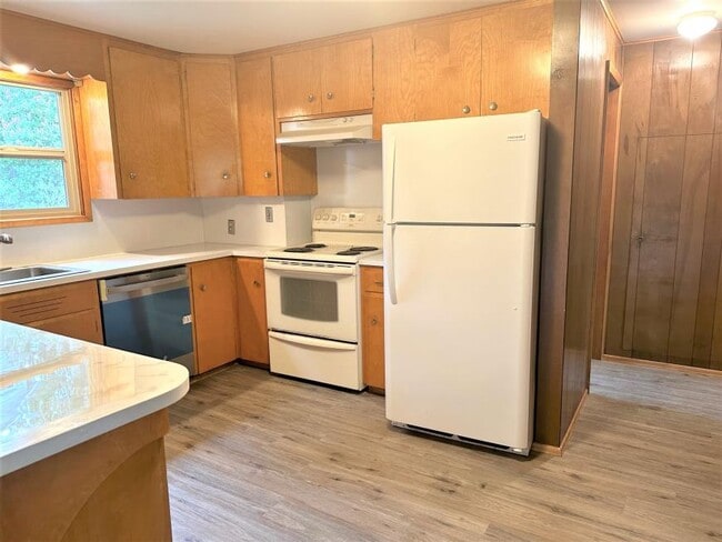 Building Photo - 3 bedroom in Seattle WA 98115