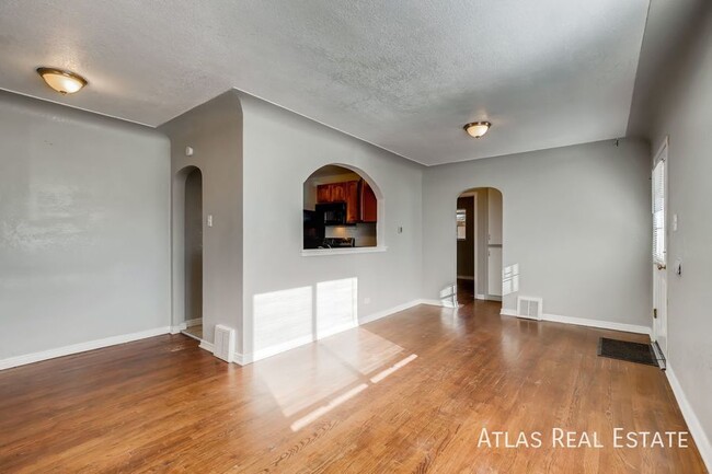 Building Photo - 3565 Newport St