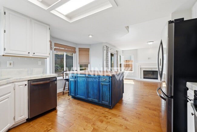 Building Photo - 2212 Thurton Dr