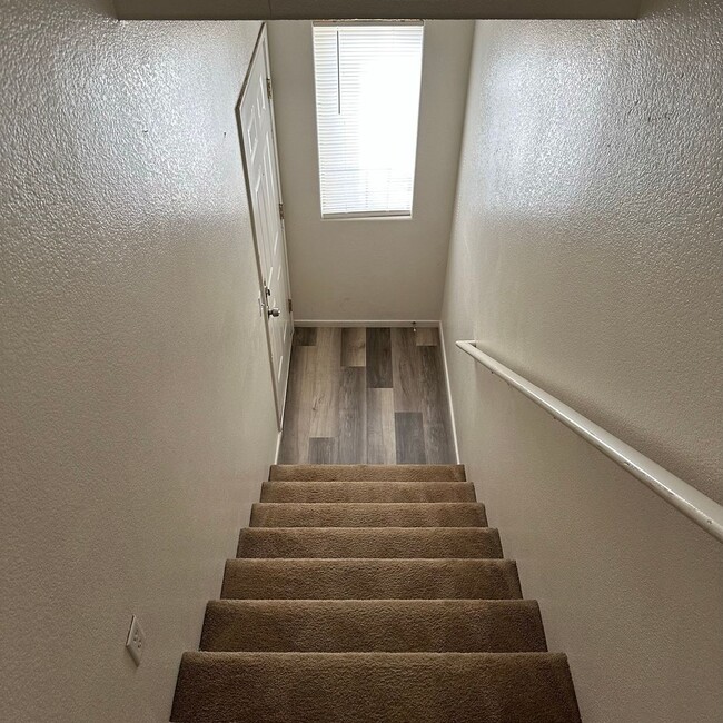 Building Photo - 2 bedroom/2 baths condo