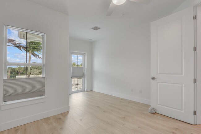 Building Photo - 120 Water Pointe Pl