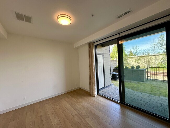 Building Photo - 4757 Kona Dr
