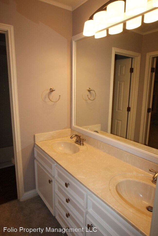 Building Photo - 4 br, 4 bath House - 10016 Bluff Drive
