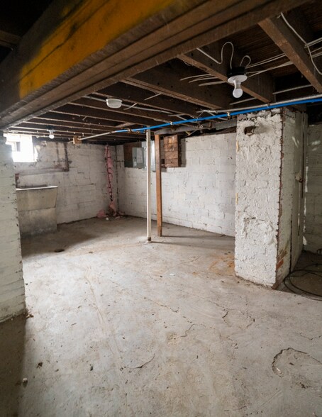Building Photo - 1277 W 67th St