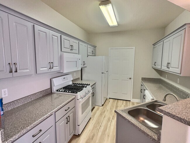 Primary Photo - 8555 W Russell Rd