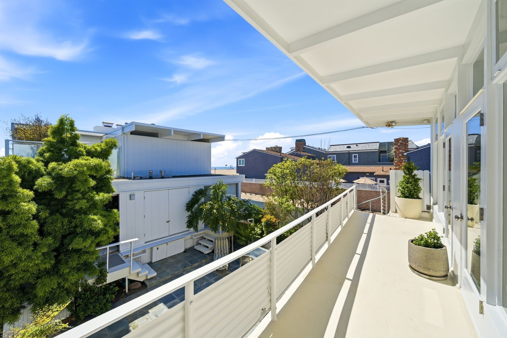 Building Photo - 1210 W Oceanfront