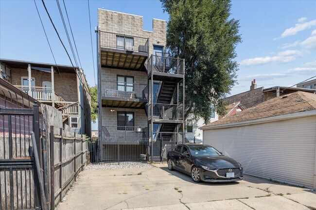 Building Photo - 2425 W Arthington St