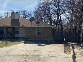 Building Photo - 702 Woodland Ct