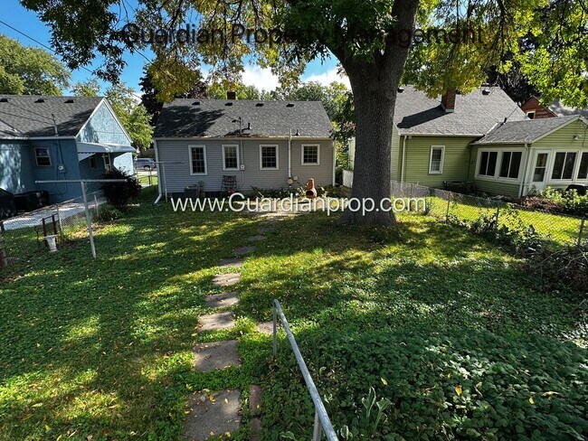 Building Photo - Northeast Single Family Home, Fenced Yard,...