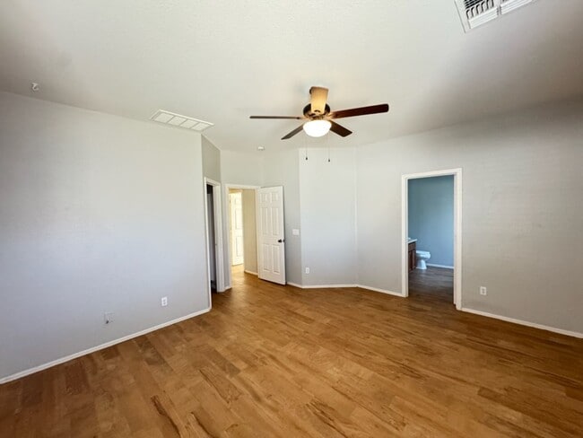 Building Photo - Chandler 4 bed 2 bath