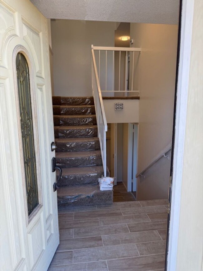 Building Photo - Newly Renovated 4 Bedroom 3 Bath Home with...