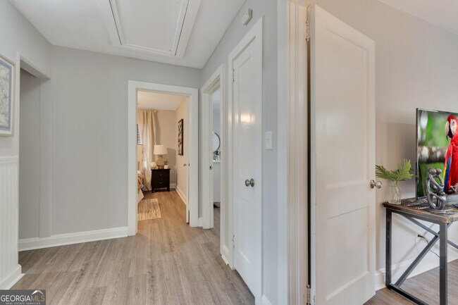 Building Photo - 94 Cochran Rd SE