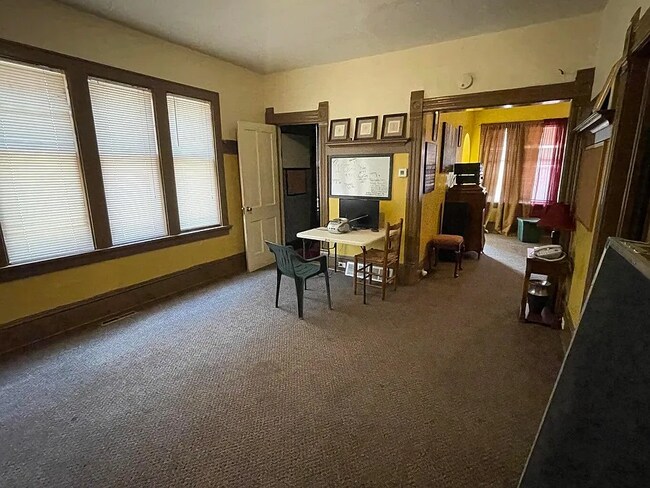 Building Photo - 912 W Hadley St