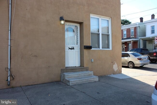 Building Photo - 2400 Duncan St