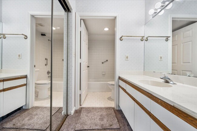 Building Photo - 12692 Shoreline Dr